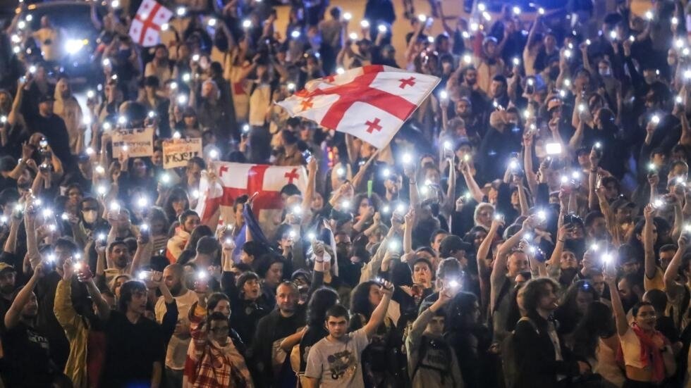 Legea influenței străine a fost adoptată de parlamentul de la Tbilisi. Opoziția îi acuză pe protestatari că vor sa facă un nou maidan