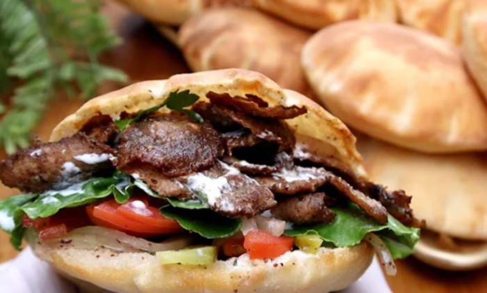 Germanii cer plafonarea prețului și subvenții pentru kebab, care a ajuns să coste 10 euro. Ce explicații oferă Olaf Scholz