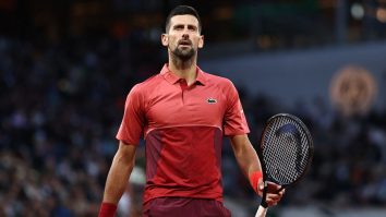 Novak Djokovic a obținut calificarea în turul trei la Roland Garros, după ce l-a învins în trei seturi pe Roberto Carballes Baena