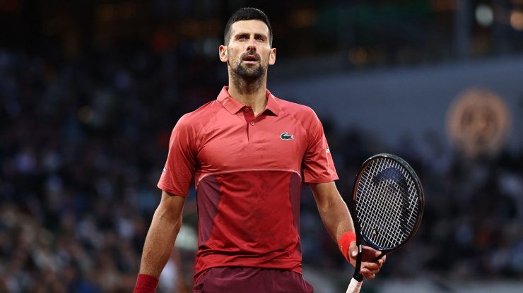 Novak Djokovic a obținut calificarea în turul trei la Roland Garros, după ce l-a învins în trei seturi pe Roberto Carballes Baena