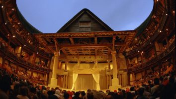 Shakespeare Dimensions te duce într-o piesă a marelui scriitor. Actriță: „Este greu de crezut că A.I. va putea înlocui ceea ce face actorul pe scenă”