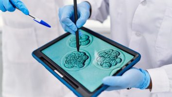 Inteligența Artificială este folosită pentru a ajuta femeile să rămână însărcinate. Cum arată viitorul FIV