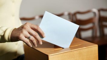 Aproape două treimi din populația României este de acord cu votul obligatoriu, în special tinerii