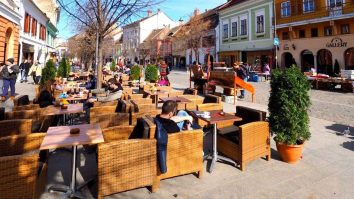 În partea de vest a țării ai parte de cod galben de ploi. Ce temperaturi te așteaptă în weekend