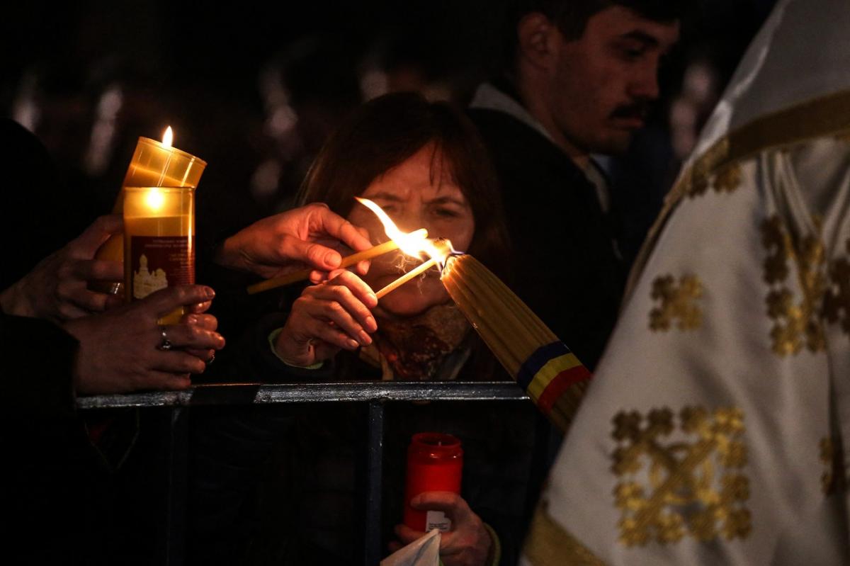 Lumina Sfântă vine în România din 2009. Cum va ajunge anul acesta de Paști