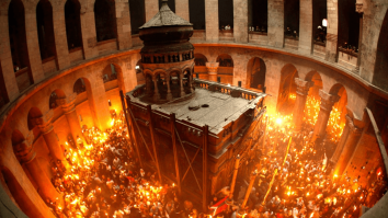 Sfânta Lumină va fi adusă de la Ierusalim de Superiorul Aşezămintelor Patriarhiei Române la Locurile Sfinte, părintele arhimandrit Teofil Anăstăsoaie