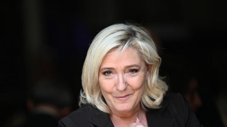 Procurorii cer ca Marine Le Pen să fie condamnată la închisoare și să i se interzică să candideze la funcții publice
