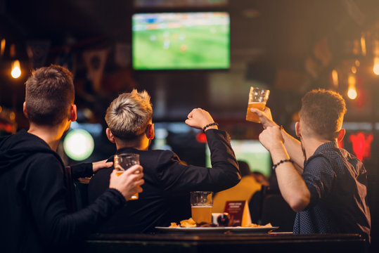 Privitul sporturilor este benefic pentru sănătate. Dacă te uiți la echipele tale favorite, se activează circuitele de recompensă ale creierului