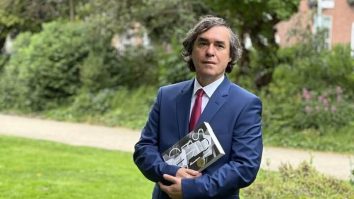 Mircea Cărtărescu este câștigătorul prestigiosului premiu Dublin Literary Award din 2024, pentru romanul „Solenoid”