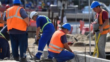 Până la jumătate dintre muncitorii din ţări din afara UE ar putea pleca din România în căutarea unor salarii mai bune