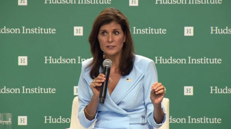 Nikki Haley spune că va vota cu Donald Trump, fostul ei rival: „N-a fost perfect, dar Biden e o catastrofă”