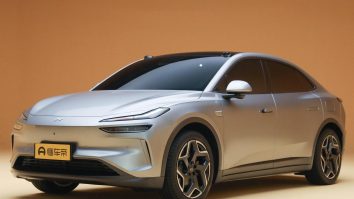 Rivalul chinez al lui Tesla lansează un nou model. Maşina este mai ieftină decât cea americană