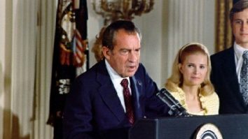 Scandalul Watergate a dus la demisia Președintelui Nixon. Cum te protejează presa