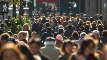 Populația României îmbătrânește accelerat. Eurostat: 16% dintre români au între 15 şi 29 de ani