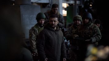 Zelenski a semnat legea privind recrutarea condamnaţilor în armată