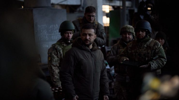 Zelenski a semnat legea privind recrutarea condamnaţilor în armată