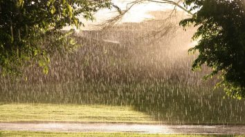 Nu-ți uita umbrela. Începi săptămâna cu ploi în mare parte din țară. Cum va fi vremea în București