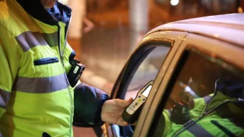 Rămâi 10 ani fără permis dacă ești prins băut sau drogat la volan. Legea a fost adoptată în Camera Deputaților cu unanimitate