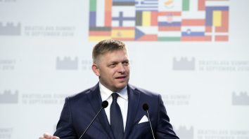 Starea lui Robert Fico rămâne gravă după atentat. Premierul Slovaciei a fost supus unei a doua intervenții chirurgicale, pentru curățarea și închegarea rănilor