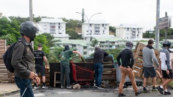 MAE: Toţi cei şase români care au solicitat sprijin pentru evacuare au părăsit Noua Caledonie
