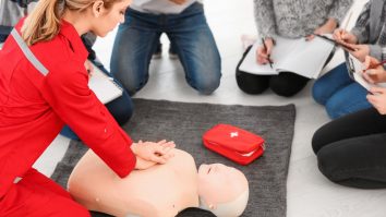 Personalul didactic din școli, grădinițe și creșe va fi instruit cu noțiuni de prim ajutor, propune Ministerului Sănătății