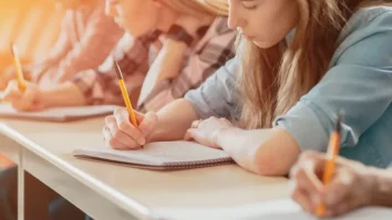 Elevii de clasa a VI-a au susținut proba scrisă la Matematică și Științe de la Evaluarea Națională. Profesor: „Subiectele au fost mai simple decât programa școlară”