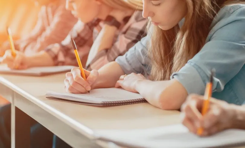 Elevii de clasa a VI-a au susținut proba scrisă la Matematică și Științe de la Evaluarea Națională. Profesor: „Subiectele au fost mai simple decât programa școlară”