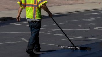 Asflatul turnat în Madrid miroase a mango. Cum motiveze primarul decizia