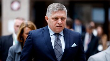 Bărbatul acuzat că a încercat să-l asasineze pe  Robert Fico este plasat în arest preventiv. Care este starea de sănătate a Premierului slovac