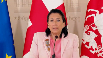 Președinta Georgiei a respins prin veto „Legea rusă” votată de Parlament, care a scos mii de oameni în stradă: „E un obstacol în parcursul nostru european”