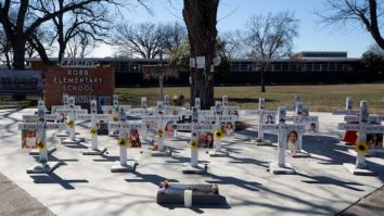 Familiile victimelor unui atac armat de la o şcoală  din Texas dau în judecată Meta, Activision Blizzard, Microsoft şi Daniel Defense