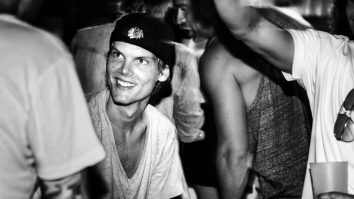 Tatăl lui Avicii vorbește despre pierderea fiului său: „Mi-e dor de el în fiecare minut, dar mă supăr pe el pentru că a plecat”