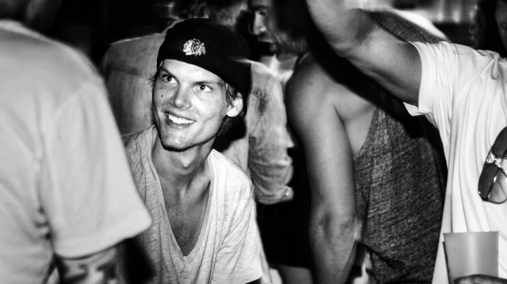 Tatăl lui Avicii vorbește despre pierderea fiului său: „Mi-e dor de el în fiecare minut, dar mă supăr pe el pentru că a plecat”