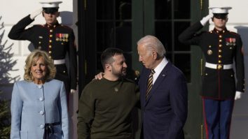 SUA anunță un nou ajutor militar pentru Ucraina. Ce a discutat Zelenski în Franța cu Președinții Biden și Macron