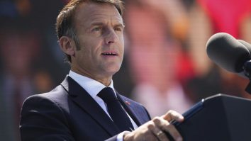 Emmanuel Macron a dizolvat Camera Inferioară a Parlamentului Franței. Președintele francez a convocat noi alegeri legislative, după ce partidul său a fost înfrânt de cel de extremă dreaptă a lui Marine Le Pen, în alegerile europene