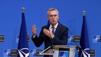 Jens Stoltenberg: „China ar trebui să plătească pentru că a sprijinit războiul lui Putin”. Ce sancțiuni vrea să aplice NATO