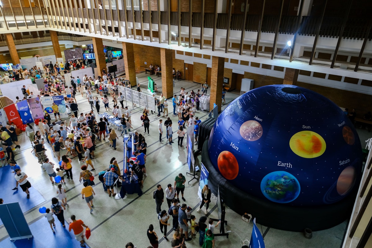 SpaceFEST te așteaptă la Universitatea Politehnică din București. Evenimentul este dedicat copiilor pasionați de astronomie