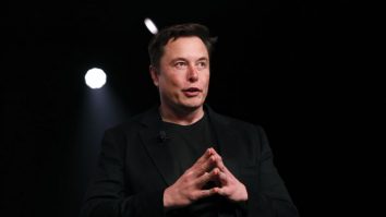 Elon Musk nu o duce bine financiar. Tesla înregistrează tot mai multe scăderi