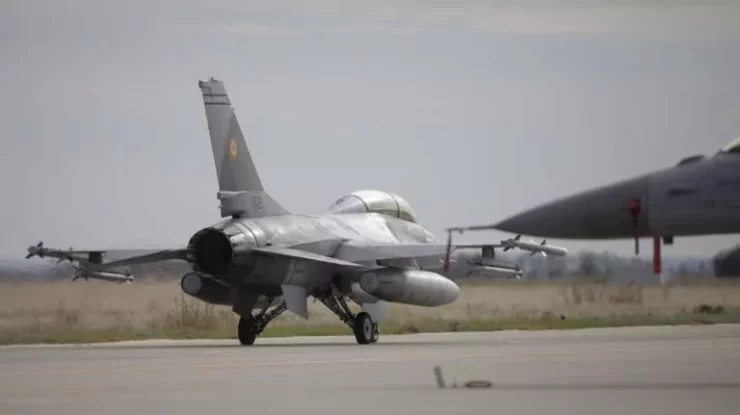 Trei aeronave F-16 Fighting Falcon achiziţionate de România de la Norvegia au aterizat în Baza 71 Aeriană „General Emanoil Ionescu”