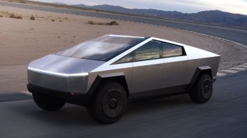 Tesla aduce la Bucureşti pickupul Cybertruck ca parte a turului Cybertruck Odyssey