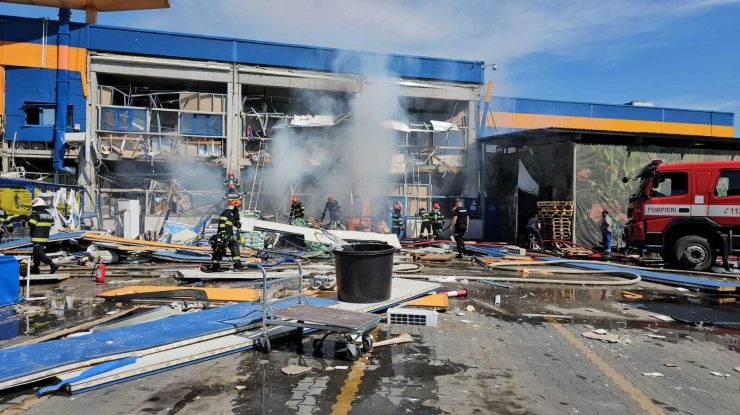 O explozie a avut loc la un magazin de bricolaje din Botoșani. A fost activat planul roșu de intervenție