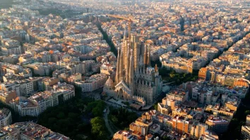 Primarul din Barcelona promite să elimine licențele turistice. Cu ce probleme de supraturism se confruntă Spania