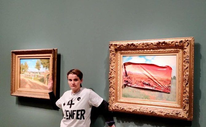 Ministrul Culturii din Franța vrea să oprească protestele activiștilor. O femeie care a lipit autocolant pe un tablou Monet a fost arestată