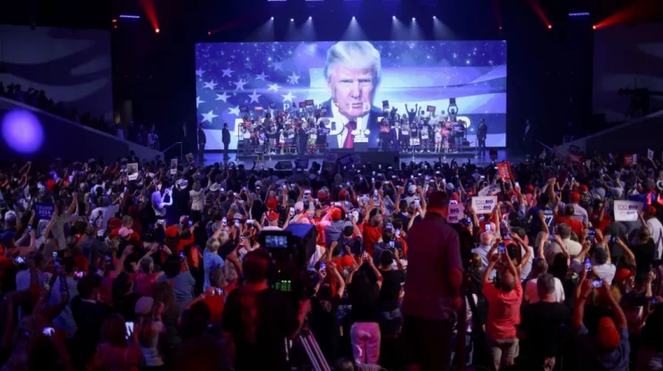 Căldura mare trimite 11 persoane la spital la mitingul lui Trump din Arizona. Lumea a atins 12 luni consecutive de temperaturi record