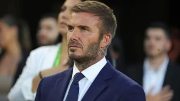 FOTO. David Beckham schimbă sfaturi de apicultură cu Regele Charles. Fostul căpitan a devenit ambasadorul Fundației Regelui