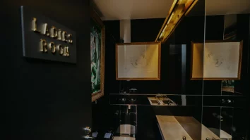 De la lounge room la restroom. Un bărbat s-a simțit discriminat pentru că nu a fost lăsat să intre la o expoziție Picasso