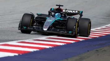 George Russell a câştigat Marele Premiu al Austriei la Formula 1, după o coliziune între Max Verstappen şi Lando Norris