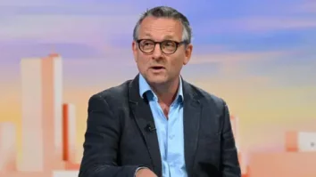Prezentatorul Michael Mosley a fost găsit mort pe o insulă din Grecia. Soția sa: „A luat-o pe un traseu greșit și s-a prăbușit unde nu putea fi văzut de echipa de căutare”