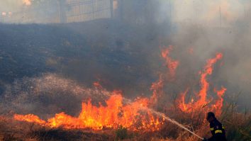 Grecia se află sub cod roșu de caniculă. Medic: „Temperaturile au ajuns foarte greu de suportat de turiști pentru că ei nu sunt obișnuiți cu ele”