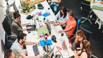 Gen Z este noua generație de antreprenori. Marius Luican: „Tinerii nu mai sunt atât de dornici de profit, ci se uită spre mediu, timp liber și societate”